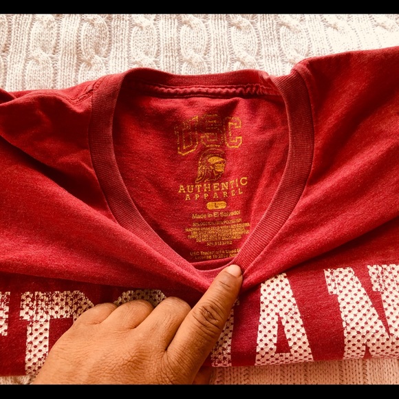 🏈USC Shirt for those Football games🏈 - Picture 2 of 3